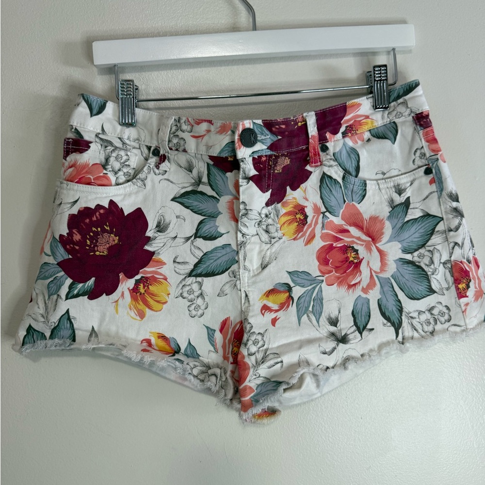 Kut from the Kloth Floral Jean Shorts - White and pink in size 8